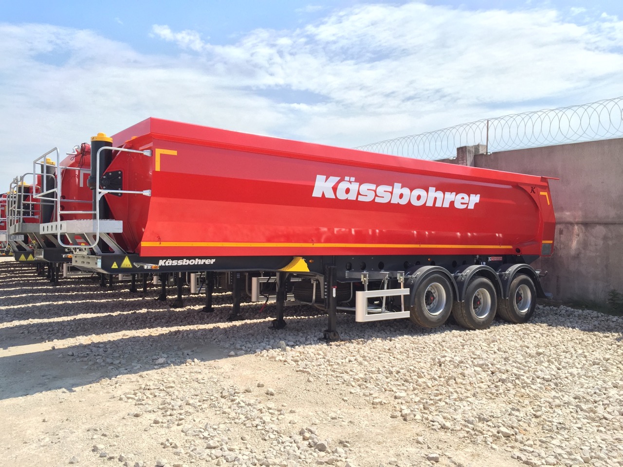 Продам новый самосвальный полуприцеп Kaessbohrer DL, 2015 г.в.
