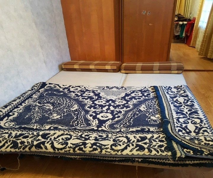 Есть все необходимое для проживания, стиралка,микровалновка и т д.