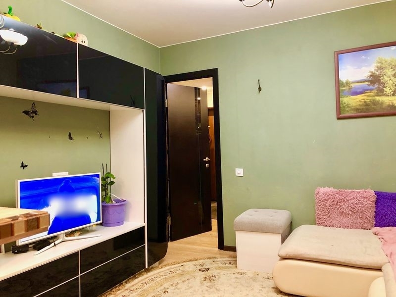 Продам 2-к квартиру в хорошем доме с чистым подъездом.