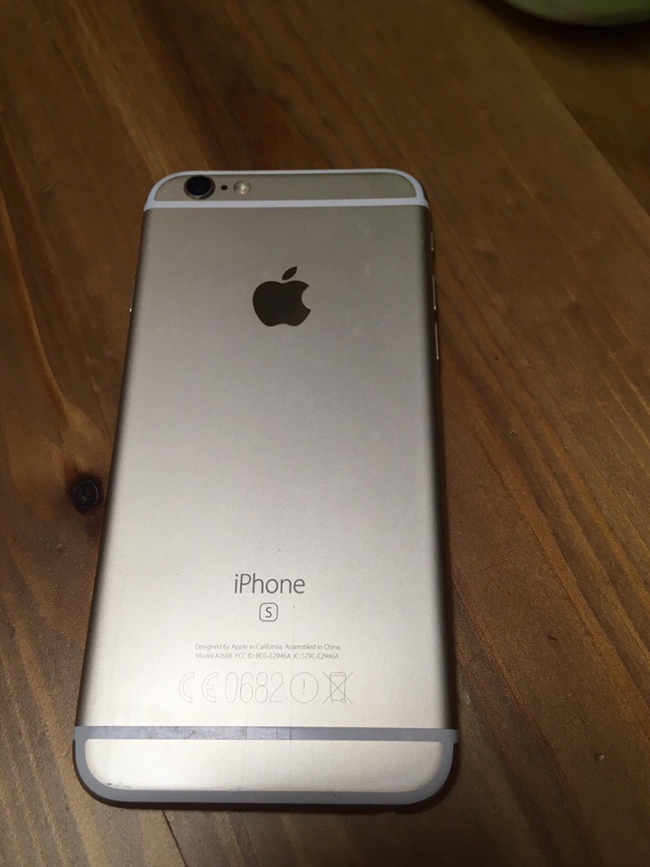Срочно Продаю в хорошем состоянии Apple iPhone 6S 64gb Gold.