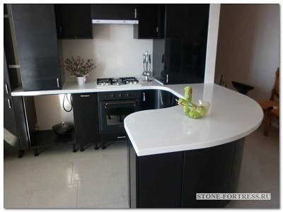 Заказ столешницы из искусственного камня для кухни в Москве