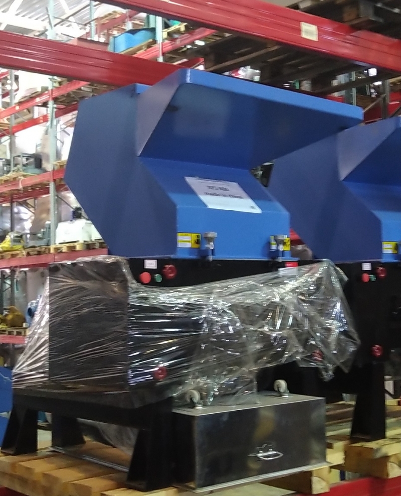 Продаю дробилку роторного типа для жесткого пластика XFS-600