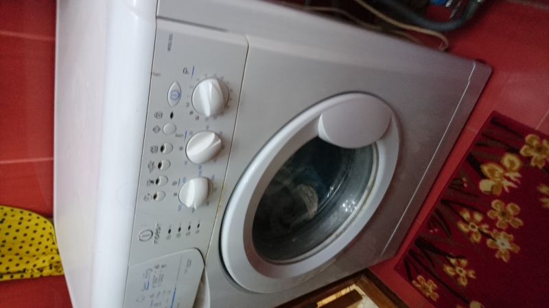 Продаю стиралку INDESIT