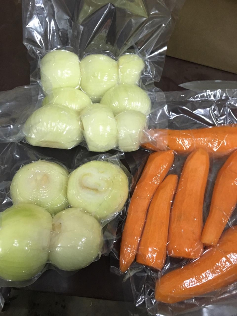 Овощи очищенные в вакуумной упаковке картофель, лук, морковь, чеснок, свекла