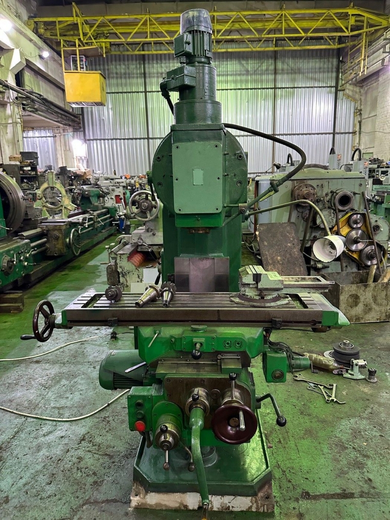 Вертикальный фрезерный станок с хранения 6р11