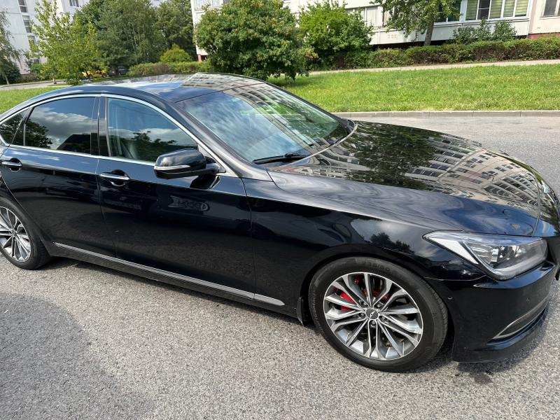 Продам автомобиль HYUNDAI GENESIS 2013 г.в. Москва